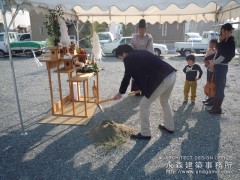 外観がシンメトリーの家!いよいよ着工2 外観がシンメトリーの家!いよいよ着工2