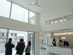 オープンハウス:「持出し壁を活かした白い家」二日目3