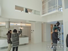 オープンハウス:「持出し壁を活かした白い家」二日目4