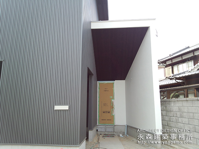 Y邸の足場が解体され建物の外観がわかるようになりなりました。