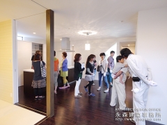オープンハウス:『サンルームをもつモダンな家』一日目3