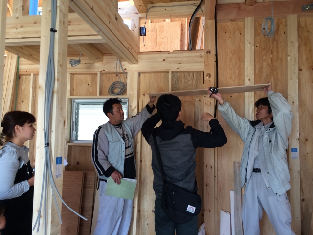 現場での家具打ち合わせ中!1