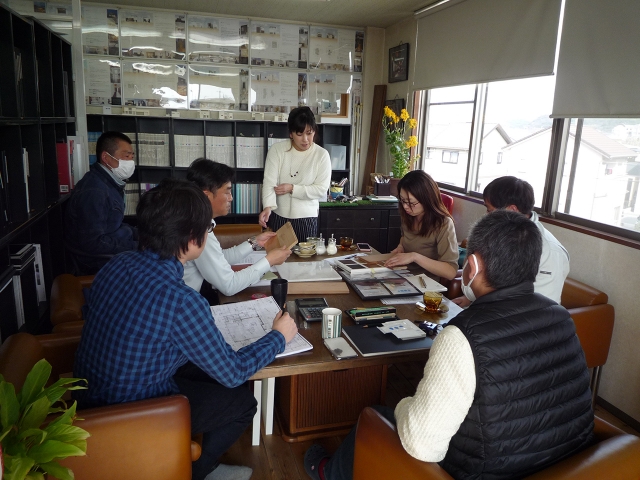 建具の打ち合わせ中!