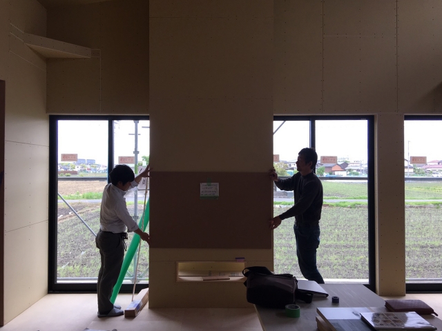 テレビ取り付け位置!