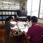 建具の打ち合わせ中
